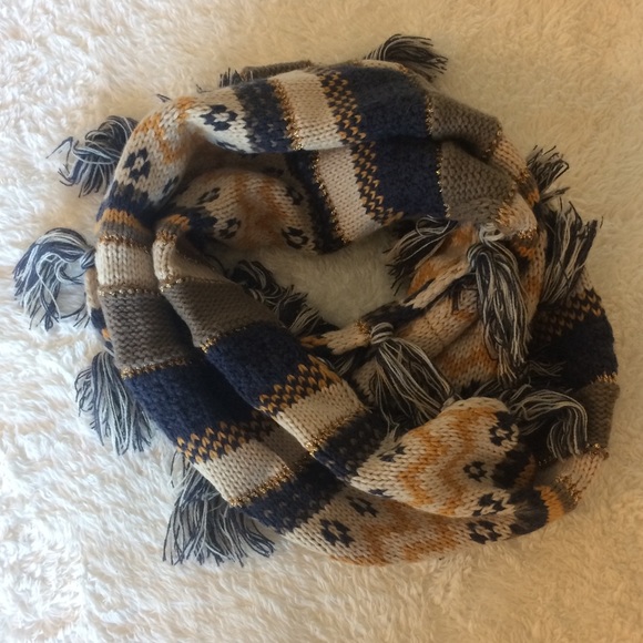 BKE Accessories - Chunky knit infinity scarf