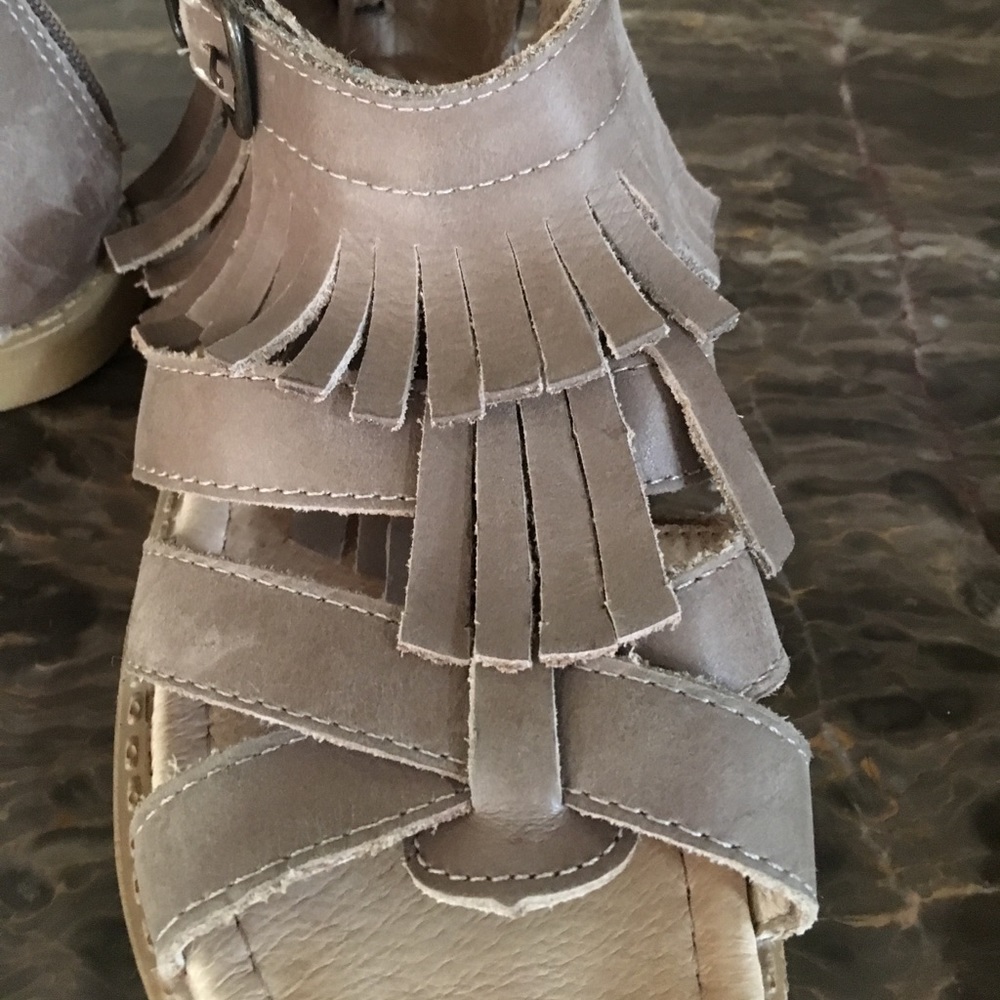 Good condition, quality Sandals - Picture 4 of 6
