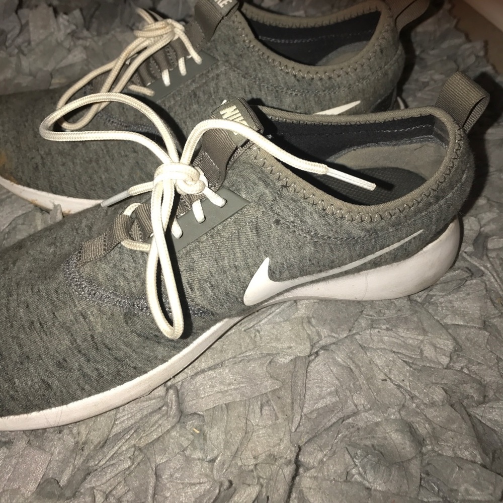 Nike tennis shoes