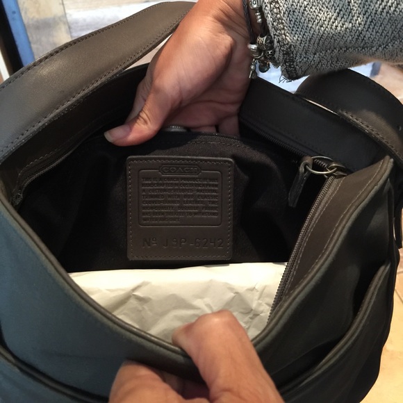 Coach bag -gray excellent condition - Picture 3 of 3
