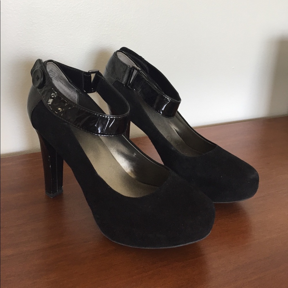 Me too black heels
