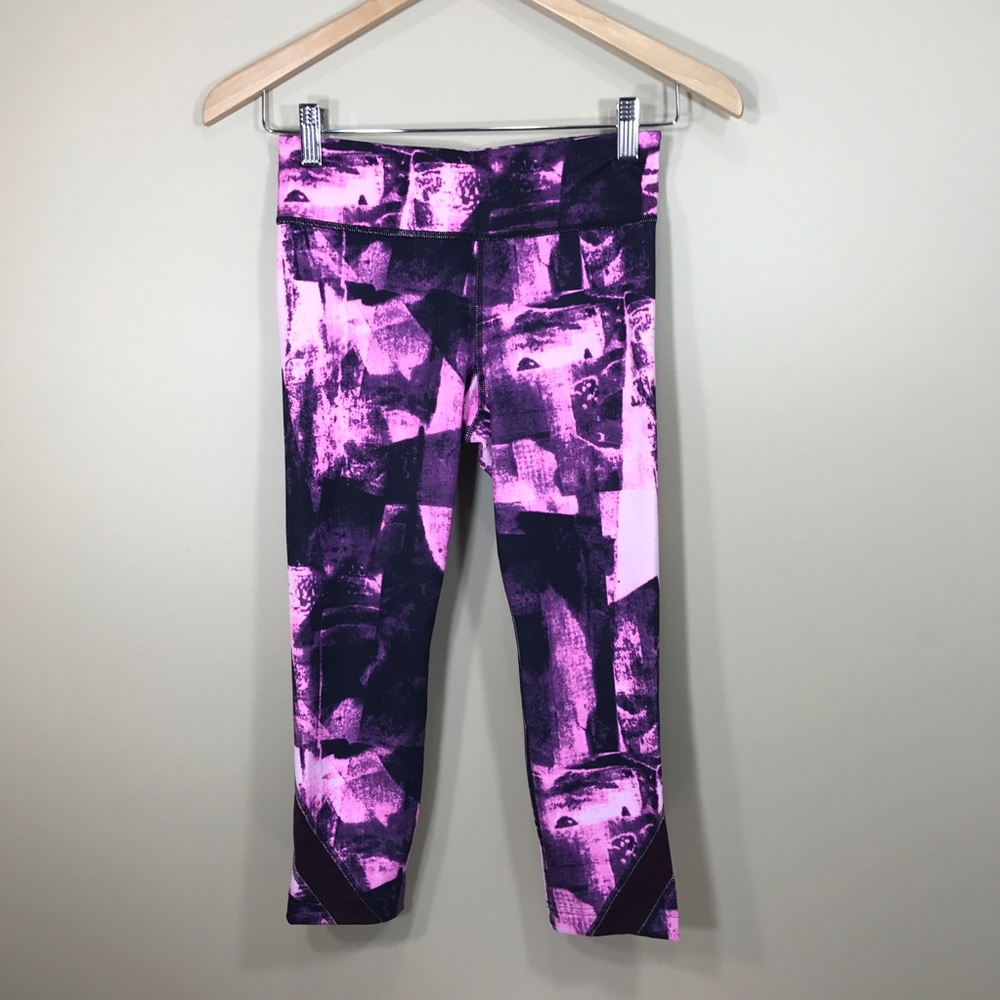 NWT Under Armour Studio skinny Capri, size XS