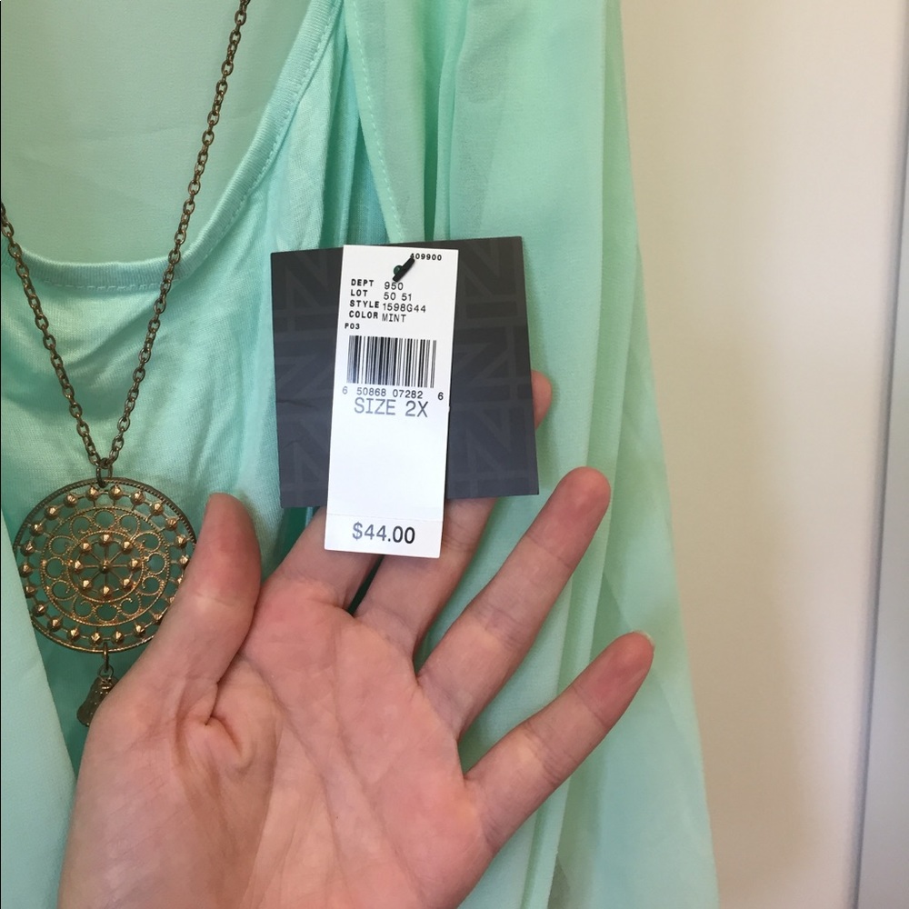 Plus size top - Picture 5 of 6
