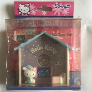hello kitty mini house