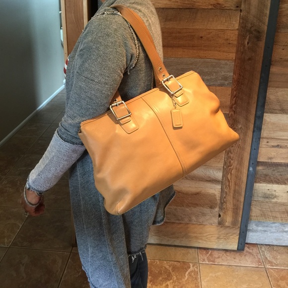 Coach handbag - Picture 2 of 3