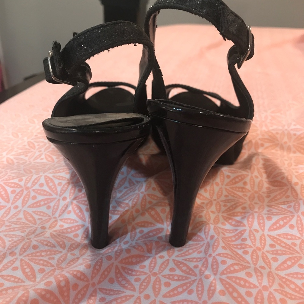 Shoes - Picture 2 of 4