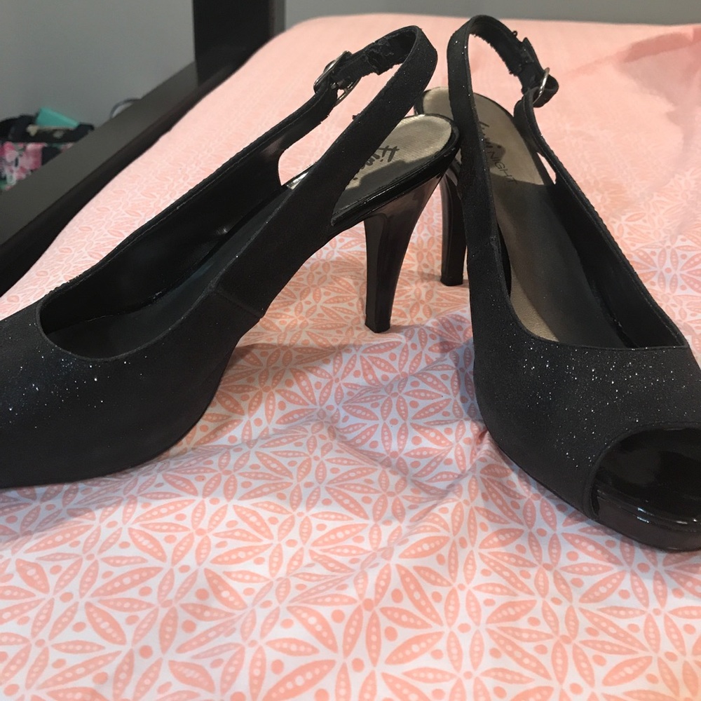 Shoes - Picture 3 of 4