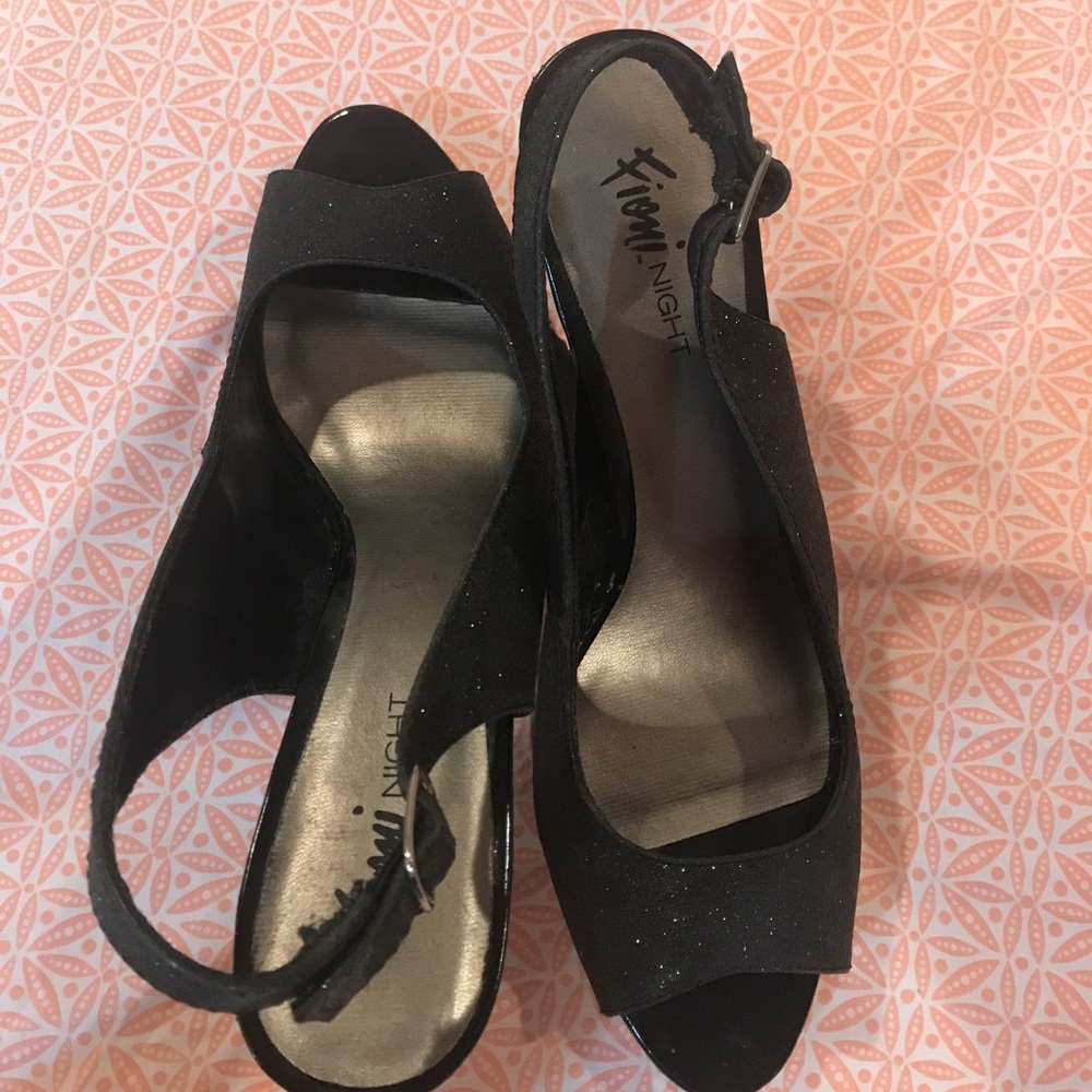 Shoes - Picture 4 of 4