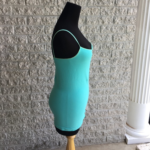 2b bebe sz M/L teal green tank top w/ scallop trim - Picture 2 of 5