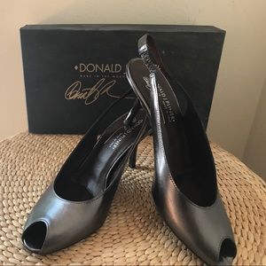 Donald J Pliner peep toe SZ 7 metallic sling pump