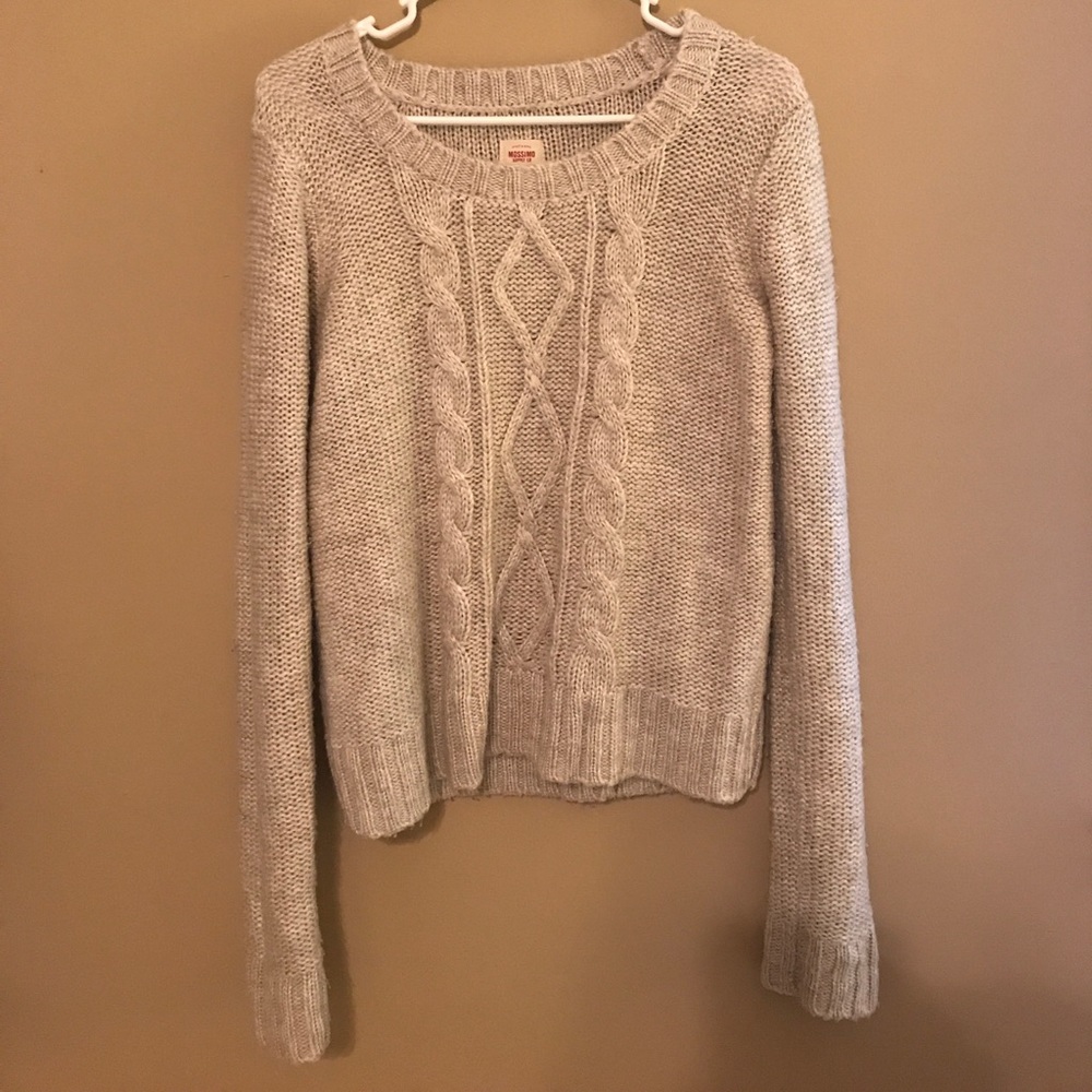 Perfect for fall! Cable knit sweater