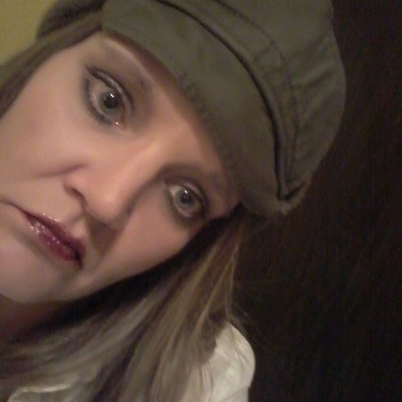 Meet your Posher, Brandi - Picture 1 of 1