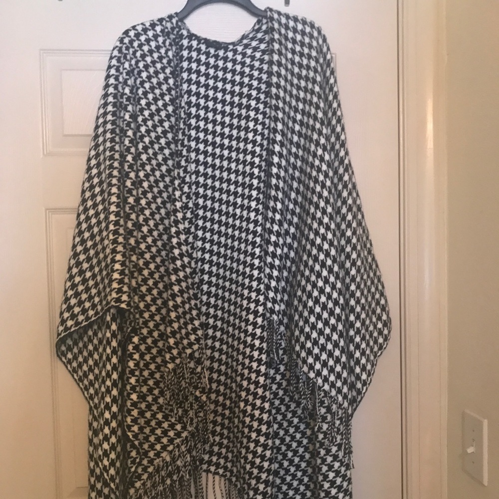 Beautiful Black and White Cape