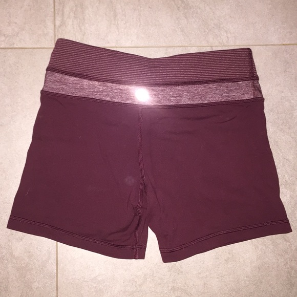 Lululemon Wunder Under Shorts - Picture 2 of 3