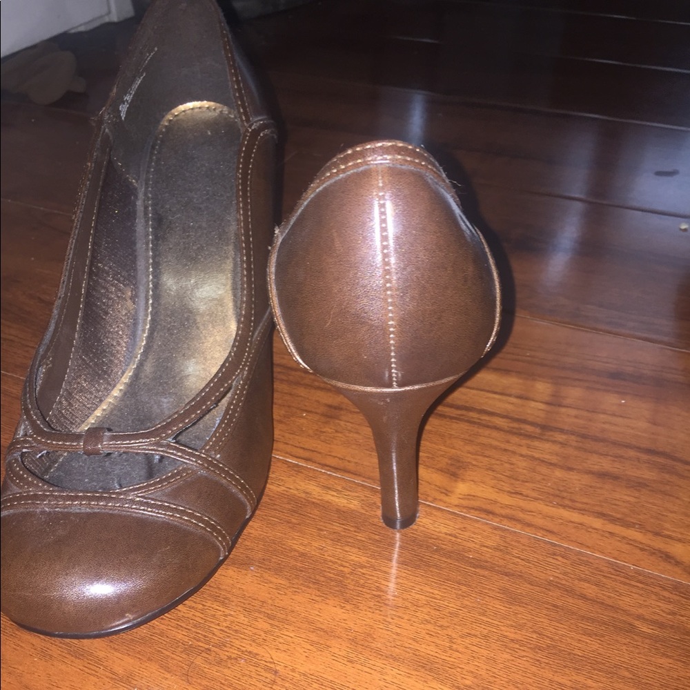 Miss Bisou brown heels