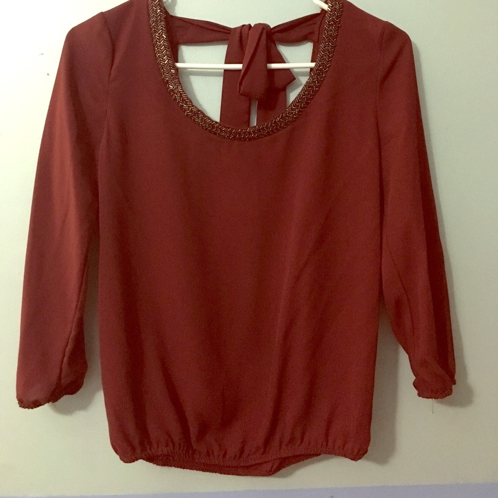 Garnet blouse ties in Back