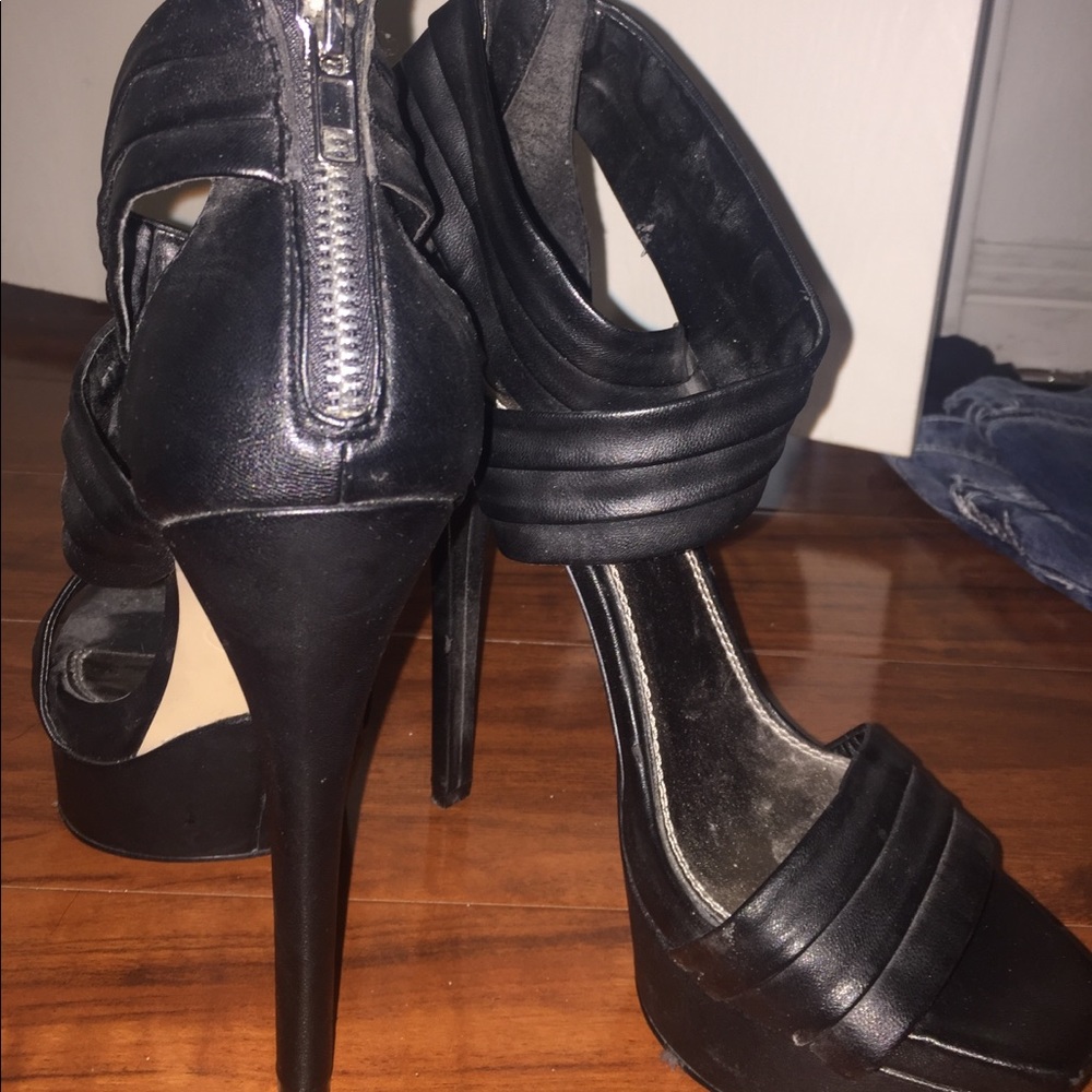 Black 2b Bebe heels