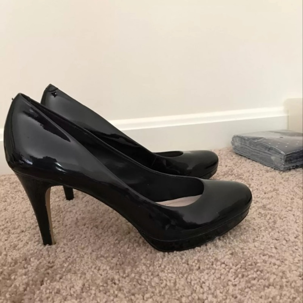 Vince Camuto black pumps