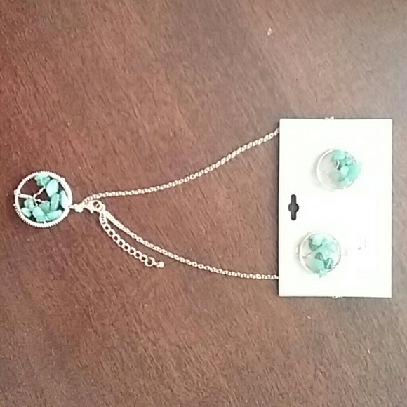 Earrings & necklace - Picture 1 of 2