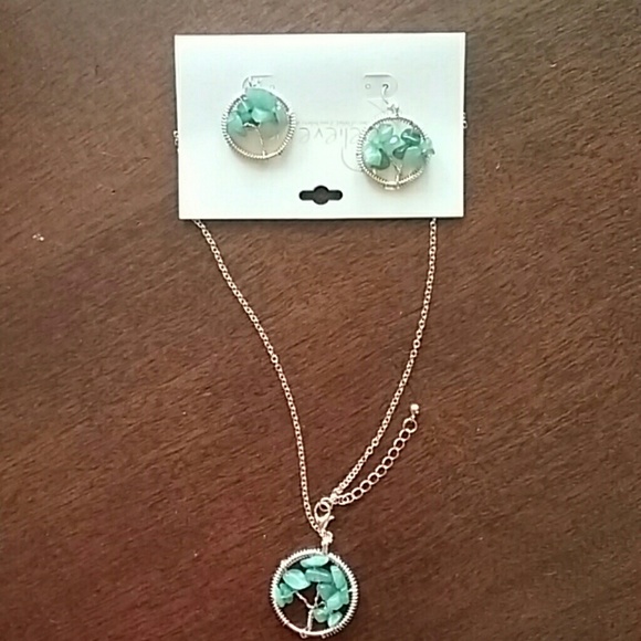 Earrings & necklace - Picture 2 of 2