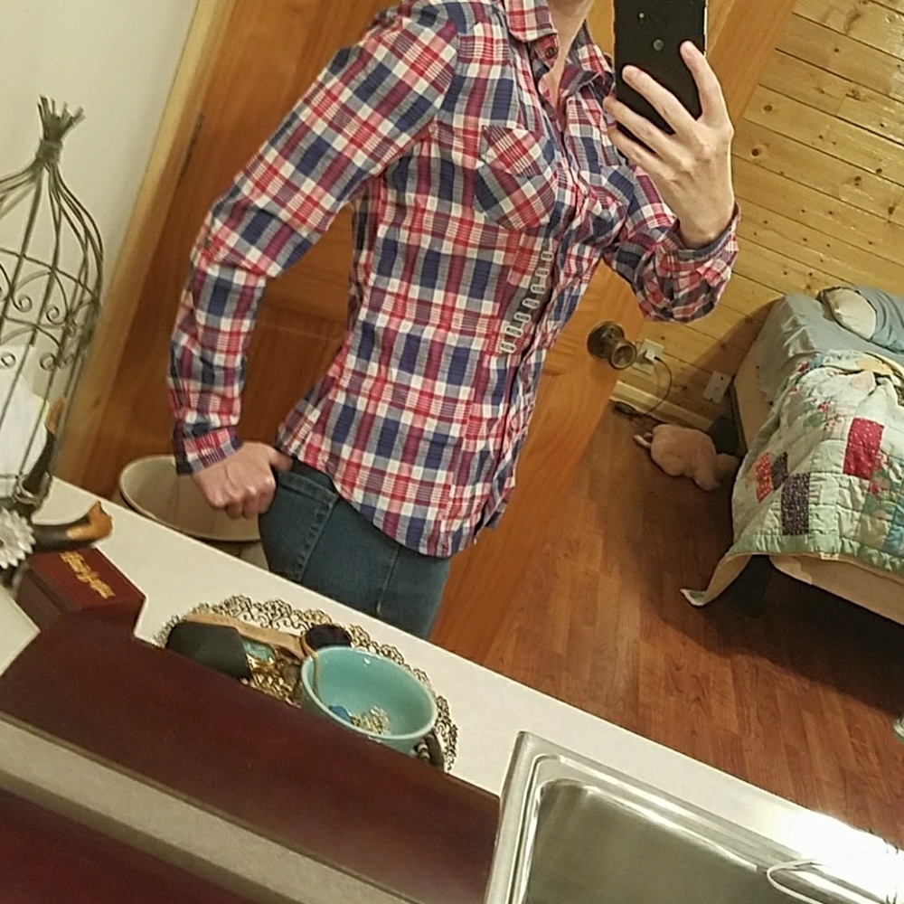 Long sleeve button up - Picture 2 of 4