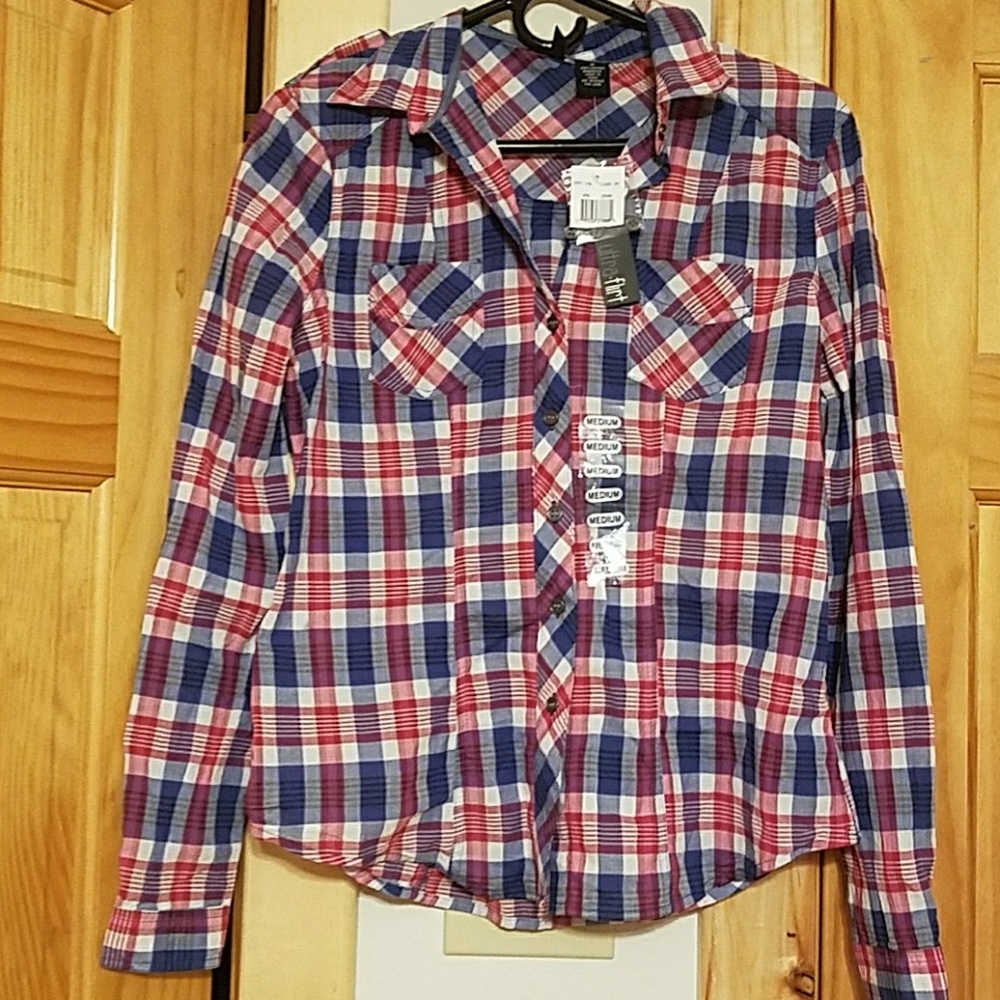 Long sleeve button up - Picture 3 of 4