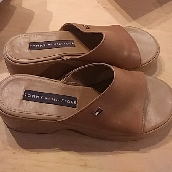Tommy Hilfiger Slip ons, size US 7 - Picture 2 of 8