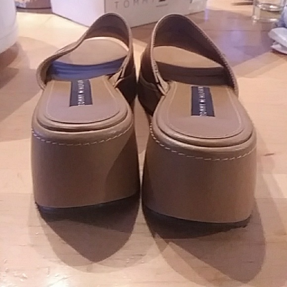 Tommy Hilfiger Slip ons, size US 7 - Picture 3 of 8