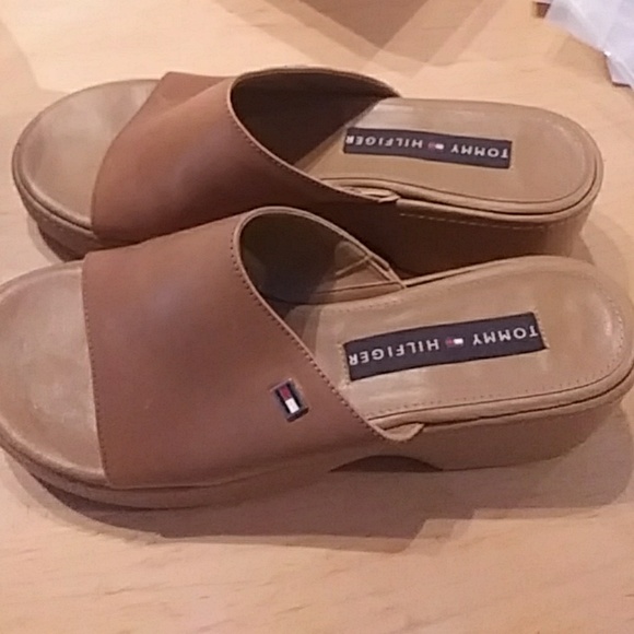 Tommy Hilfiger Slip ons, size US 7 - Picture 4 of 8