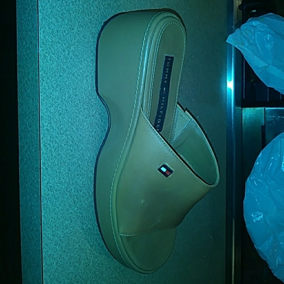 Tommy Hilfiger Slip ons, size US 7 - Picture 5 of 8