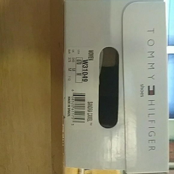 Tommy Hilfiger Slip ons, size US 7 - Picture 8 of 8