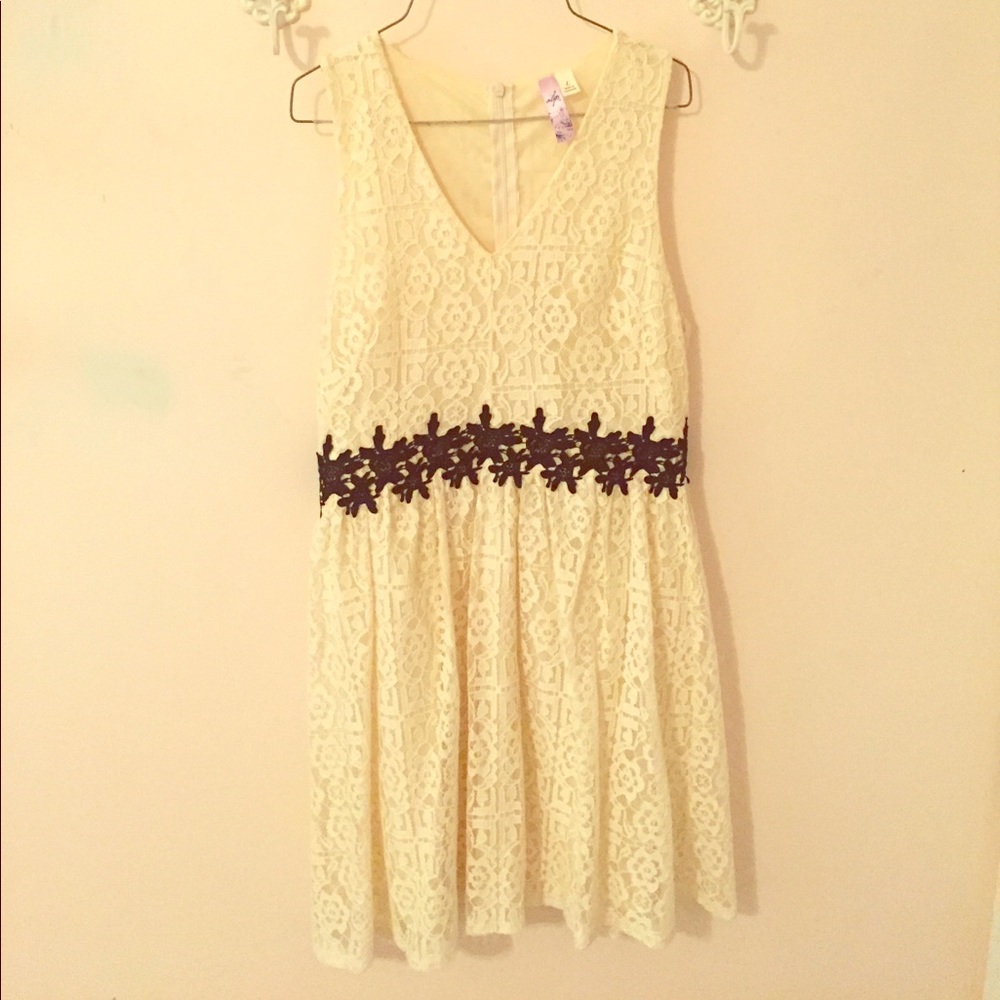 Alya White Lace Dress