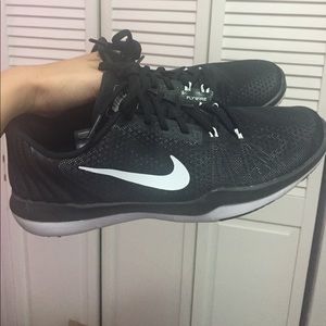 Nike flex supreme training shoes