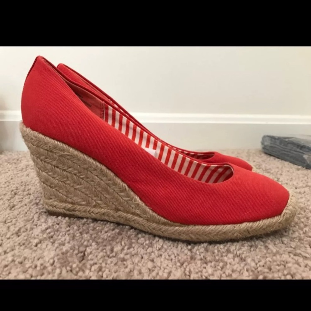 Red espadrilles wedges