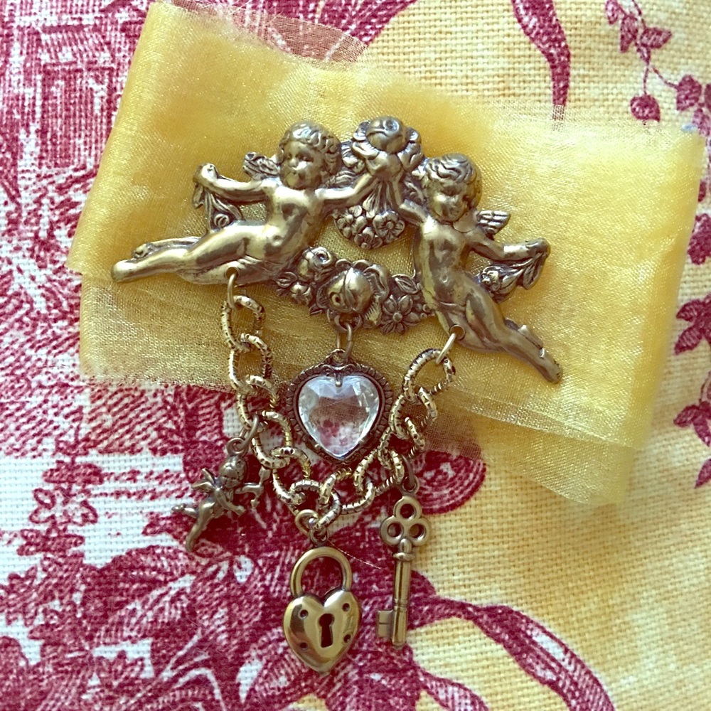 🔑🔑🔑💛Angel Key Heart Brooch 🔑🔑🔑💜😇