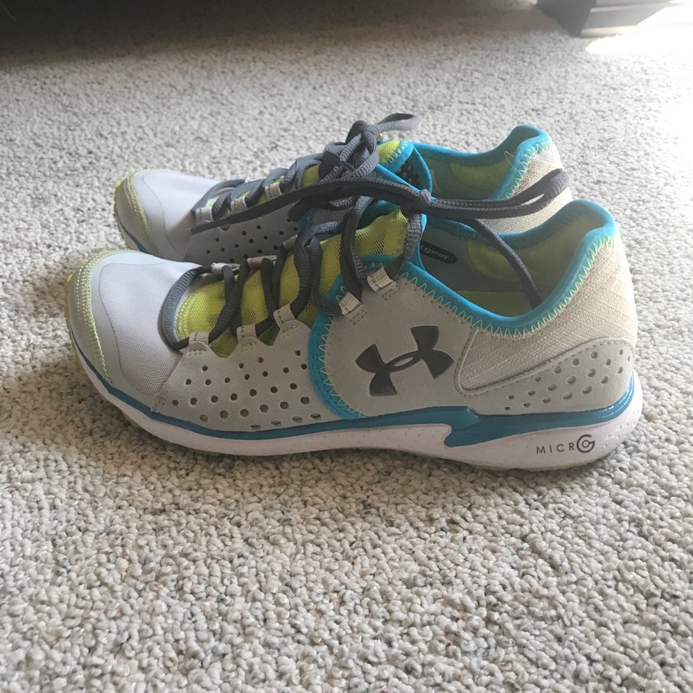 Women's under armour tennis shoes