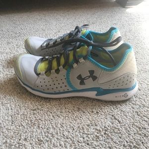 Women's under armour tennis shoes