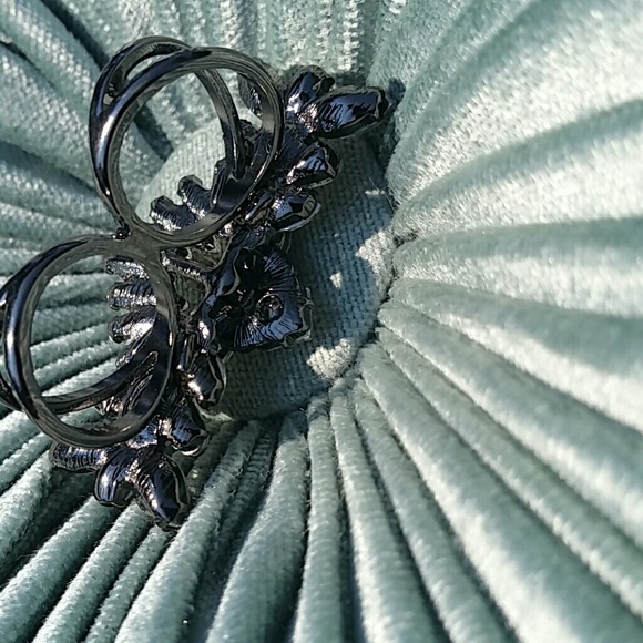 Knuckle Duster Ring - Picture 2 of 4