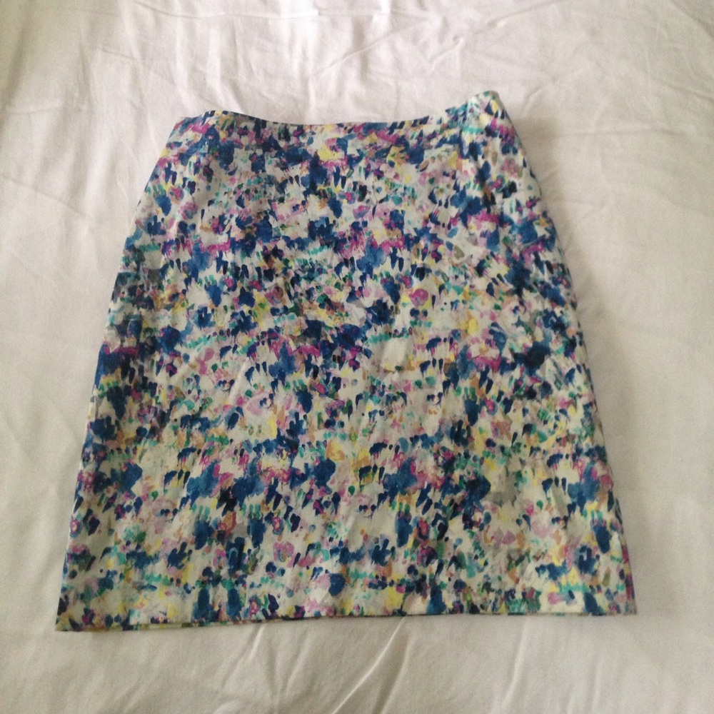 🎉SALE!🎉Ann Taylor Watercolor Skirt - 00P - Picture 2 of 5