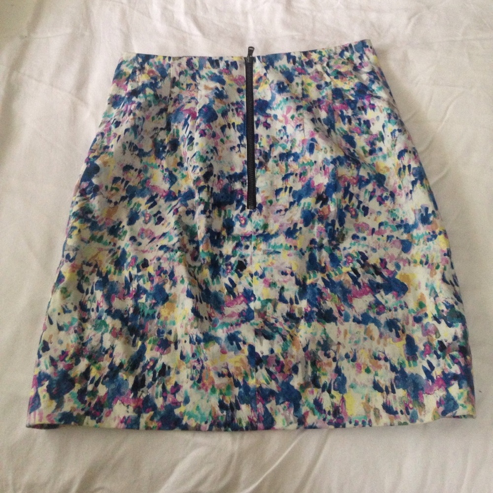 🎉SALE!🎉Ann Taylor Watercolor Skirt - 00P - Picture 3 of 5