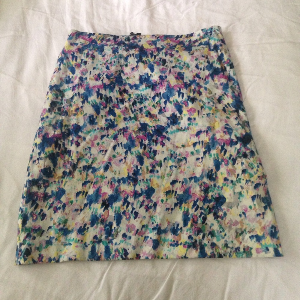 🎉SALE!🎉Ann Taylor Watercolor Skirt - 00P - Picture 4 of 5
