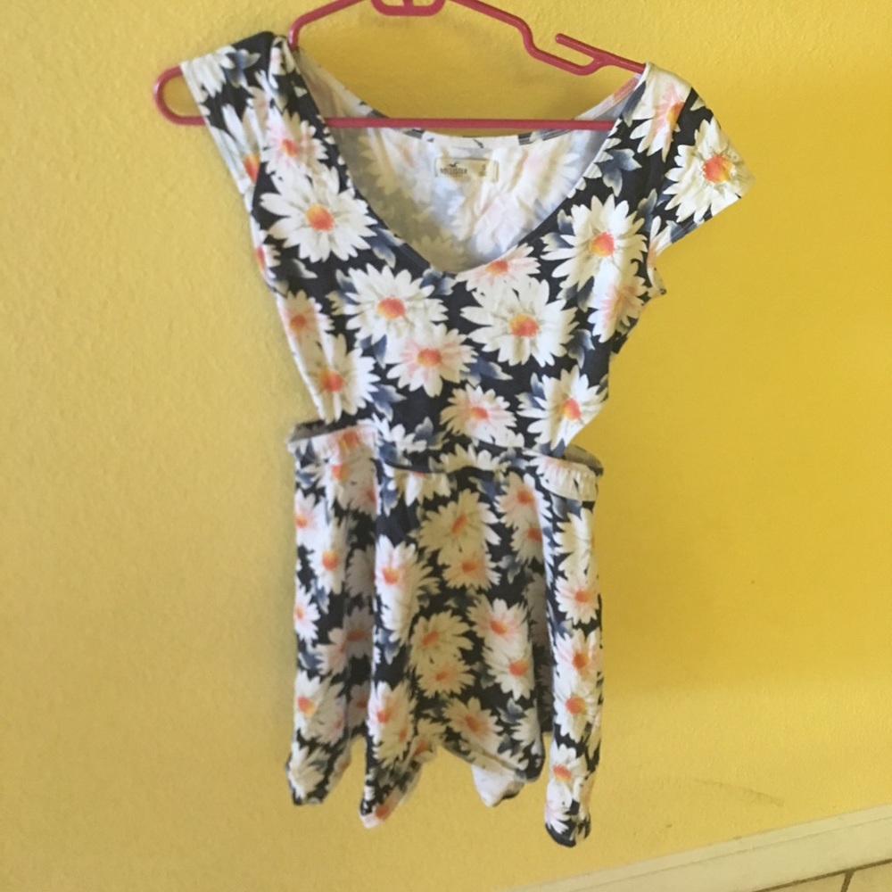 Hollister cut out daisy dress