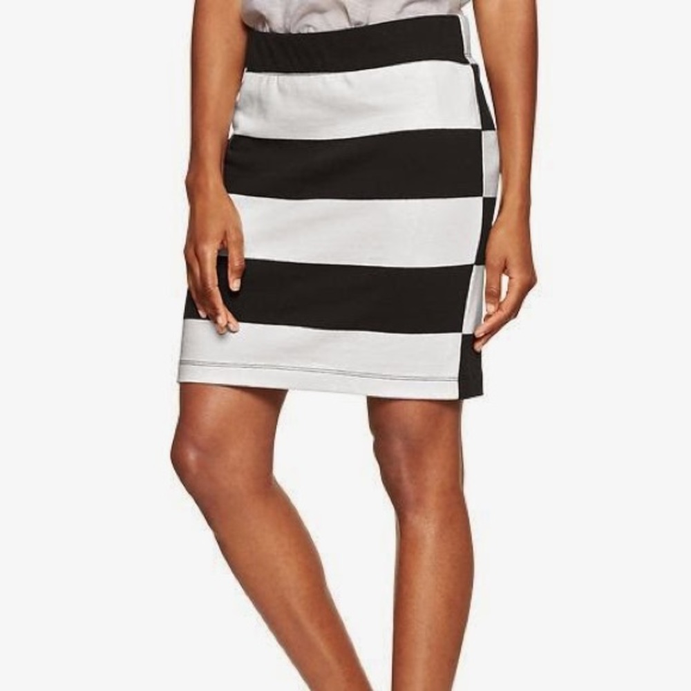 NWOT Gap Pencil Skirt Black and White