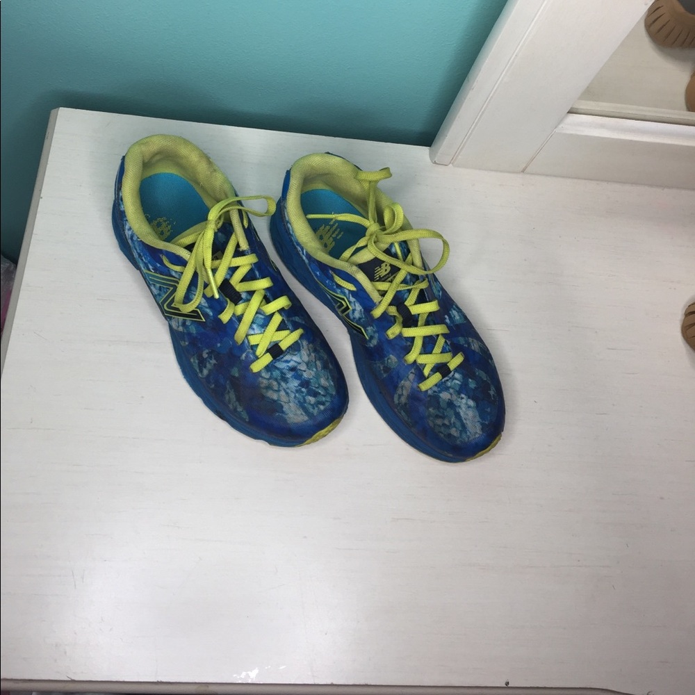 New balance tennis shoes
