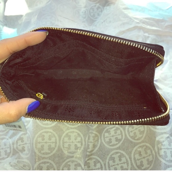 Tory Burch "britten large zip pouch" - Picture 3 of 7