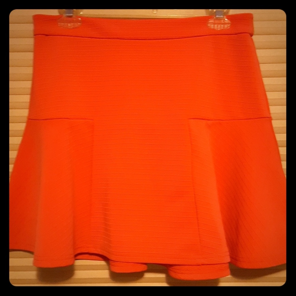 HOOOTTT GUESS coral skirt