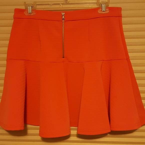 HOOOTTT GUESS coral skirt - Picture 2 of 4