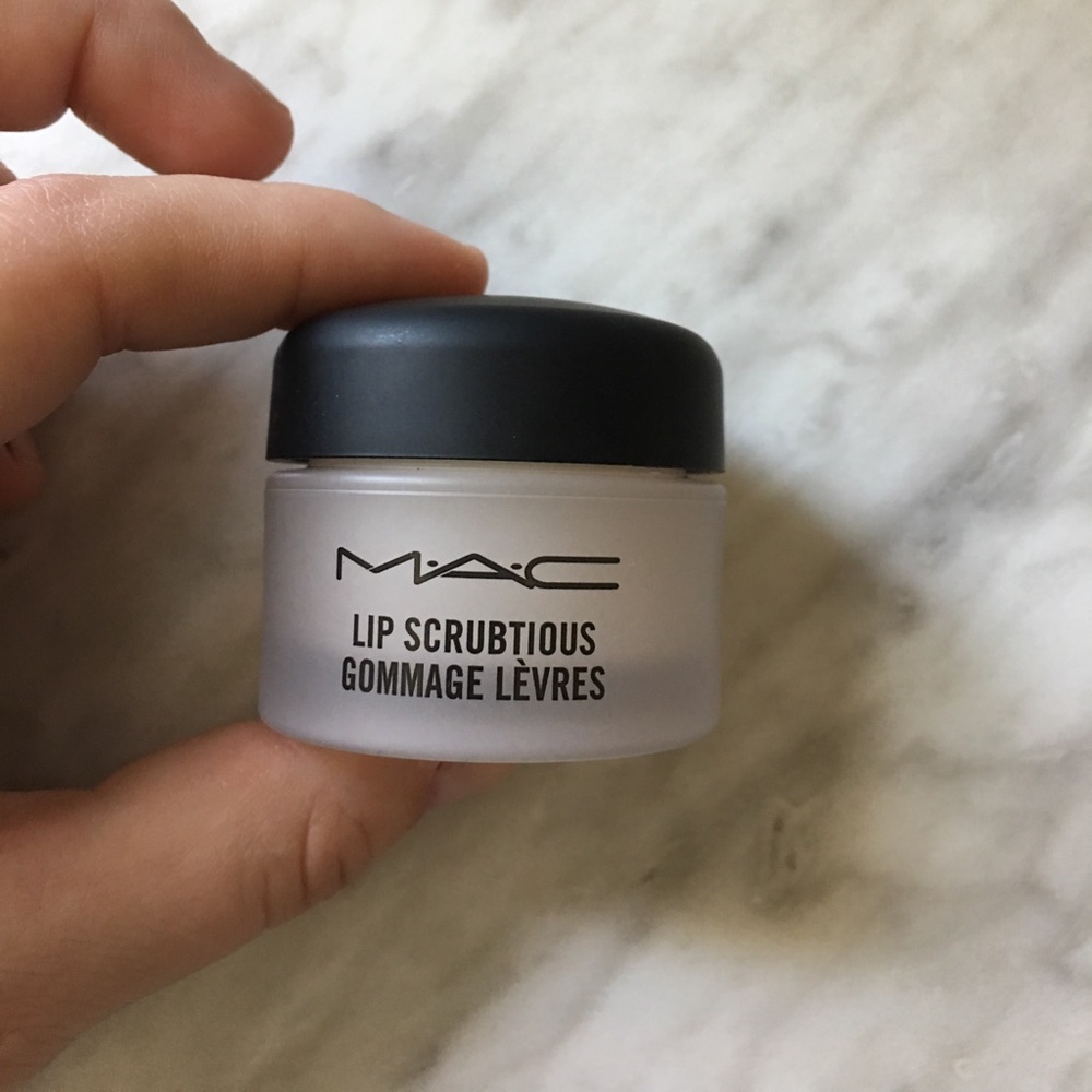 MAC Lip Scrub