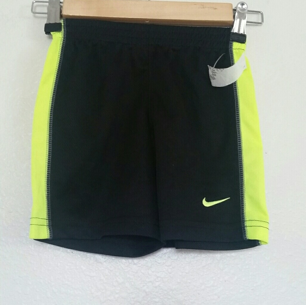 ☆ Like New Nike Shorts 4T
