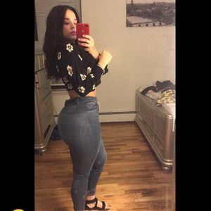 Meet your Posher, Thalia